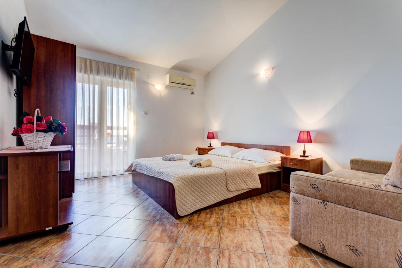 Villa Savovic Petrovac Exteriör bild