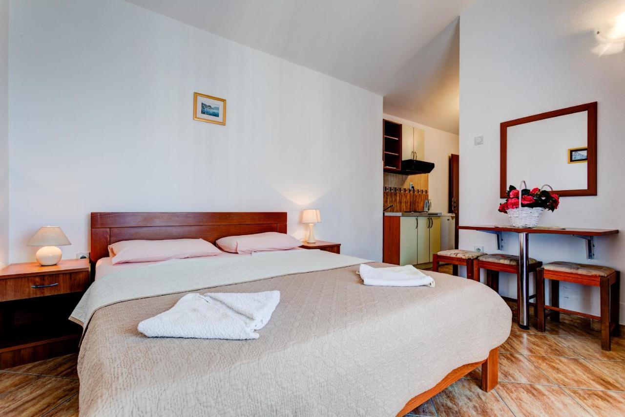 Villa Savovic Petrovac Exteriör bild