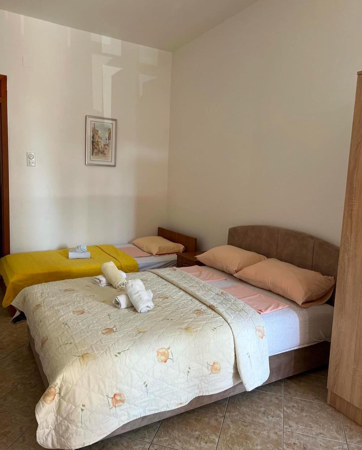 Villa Savovic Petrovac Exteriör bild